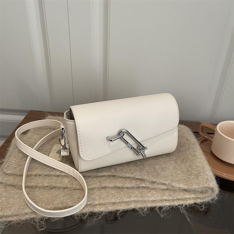 Borsa Piccola Quadrata, Elegante e Semplice nel Design, con Una Singola Tracolla per il Trasporto.