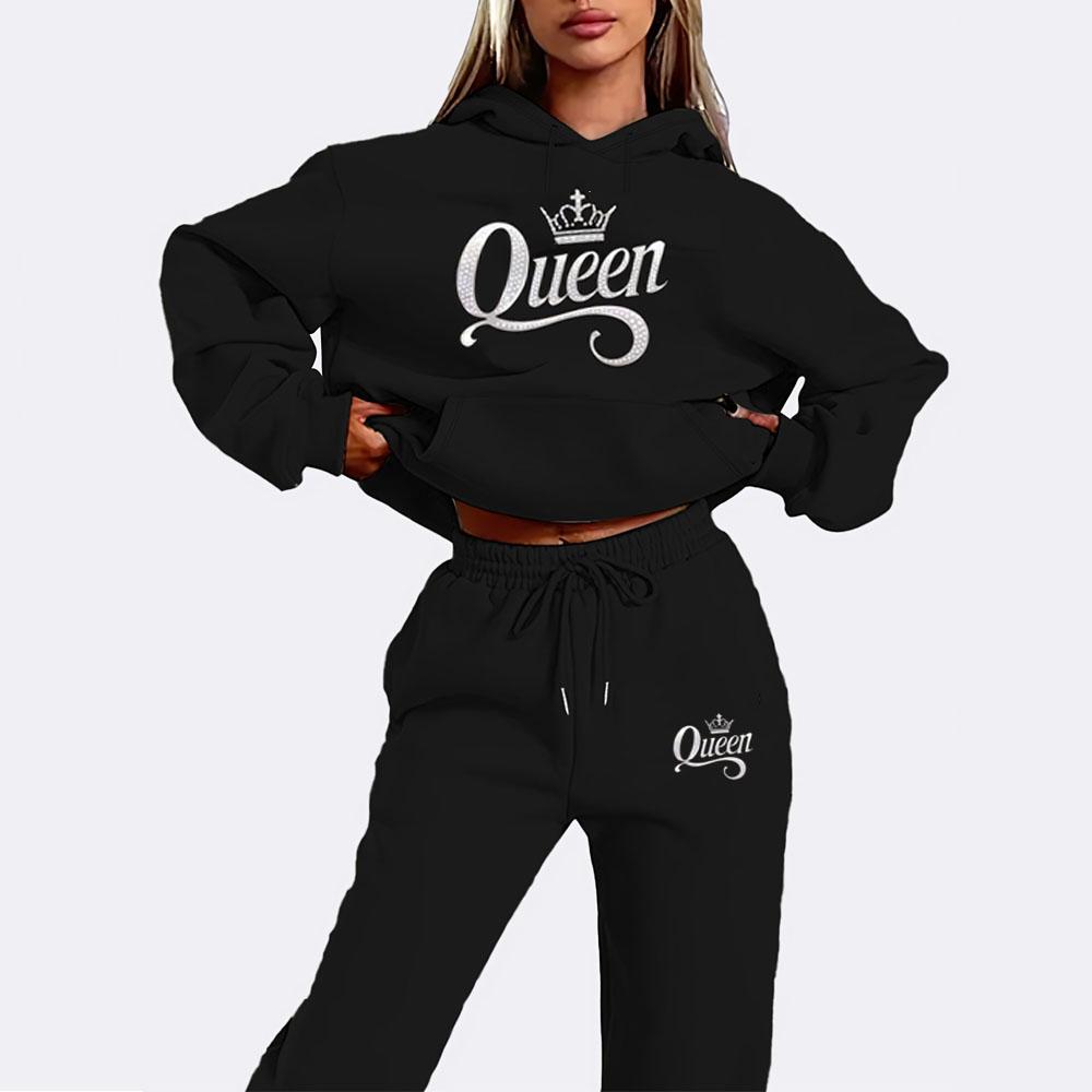 

Женский комплект худи и брюк с графикой Queen - Уютный флисовый костюм-двойка с дизайном короны, свободного кроя, с кулиской на талии S чёрный
