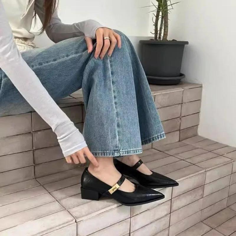 2025Damen Halbschuhe mit niedrigem Absatz Spitzschuh Klettverschluss Blockabsatz Schuhe für den täglichen Weg zur Arbeit Mode Zapatillas De Mujer