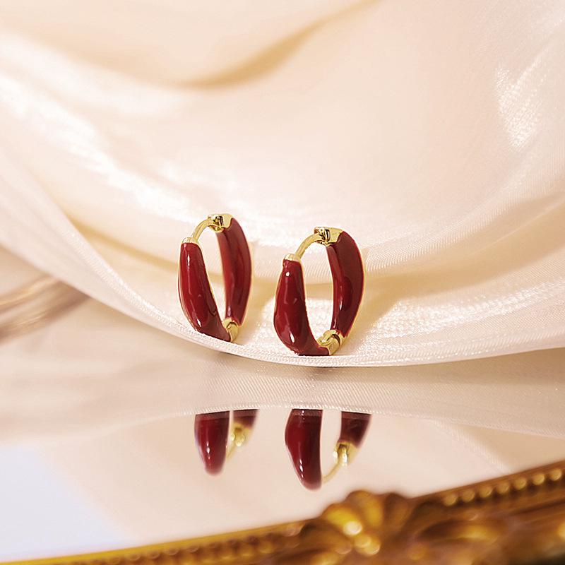 Silver Needle Red Heart Pearl Drip Stud Earrings: French Retro Vintage Ear Cuffs for Autumn and Winter.