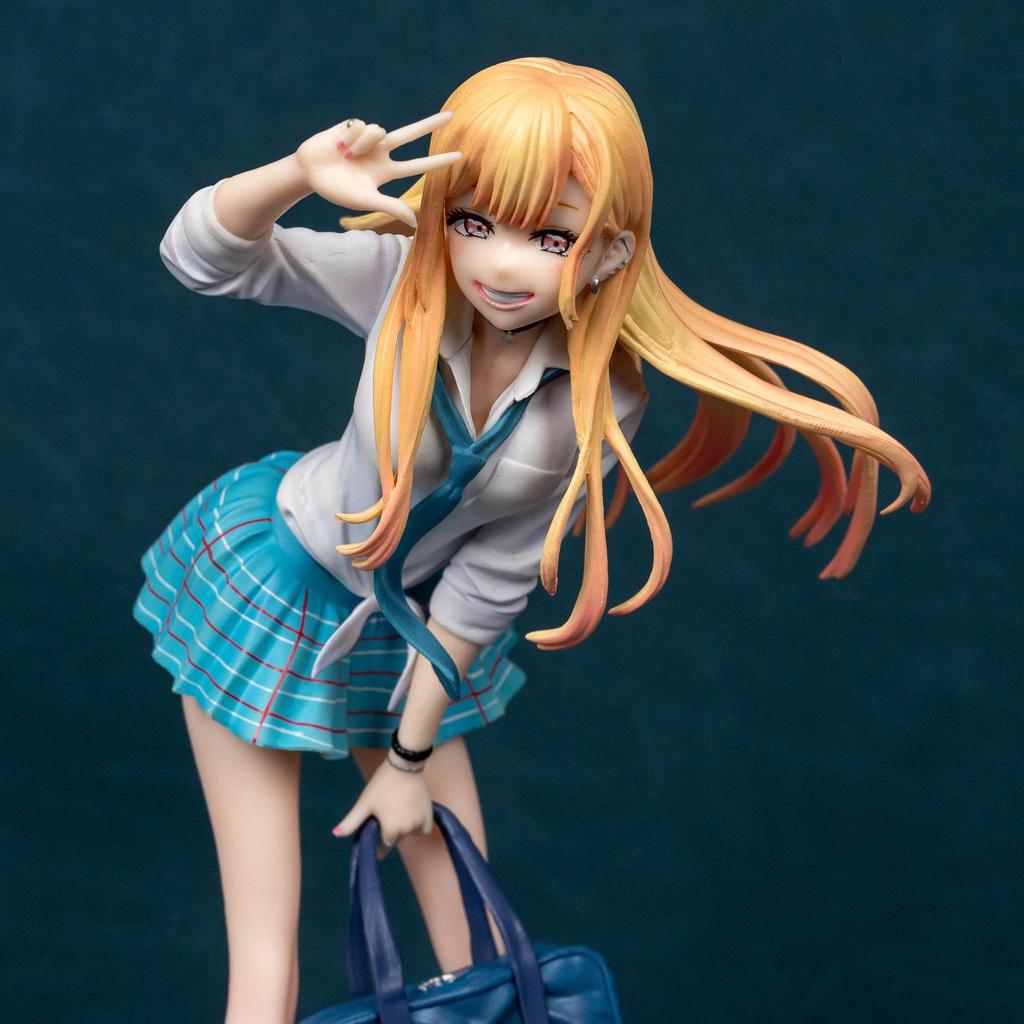 Kitagawa Marin Anziehpuppe: Anime-Figur in Uniform