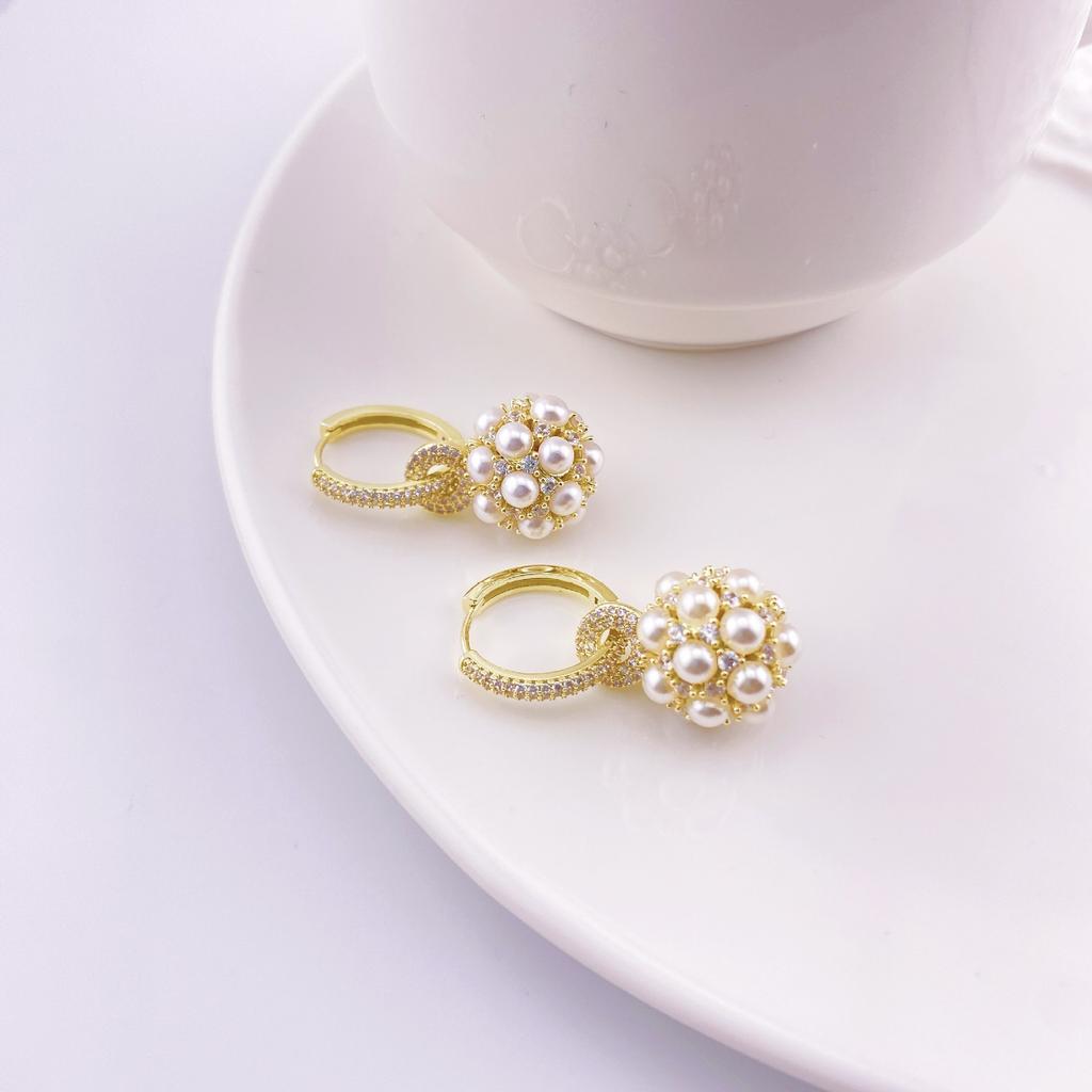 Sweet Temperament Pearl Hydrangea Circle Earrings Simple Earrings Micro-inlaid Zircon Fashion Versatile Earrings