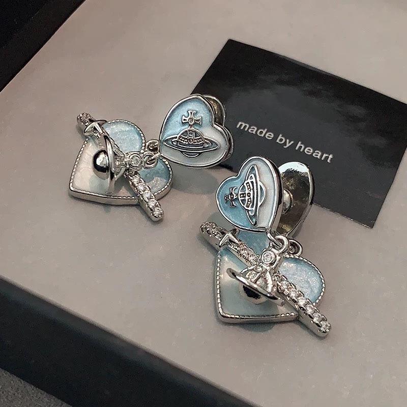 Cercei Stud Inimă Saturn cu Argintiu și Pietre Diamant: Bijuterii Exquisite, Versatile și Luxoase pentru Femei.