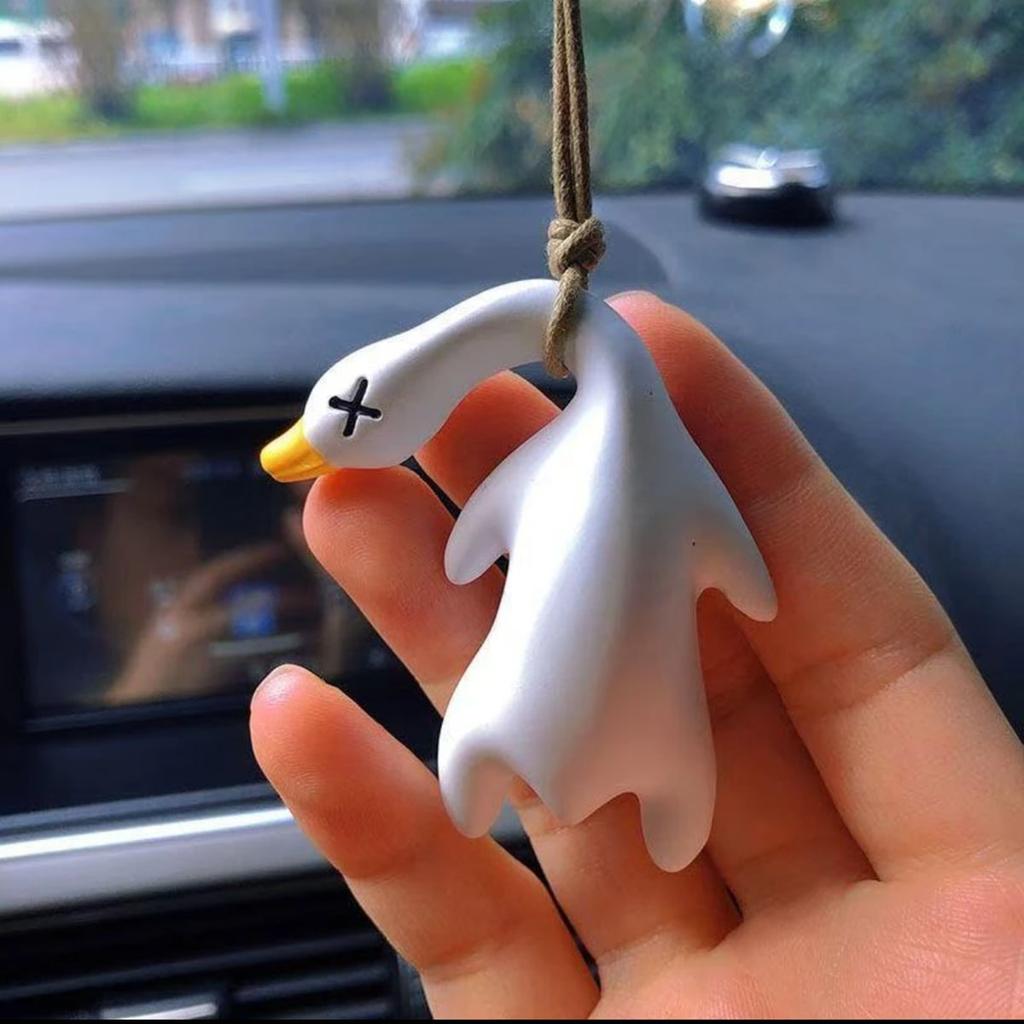 1pc Creative Color Changing Duck Car Pendant Bag Accessories With UV Color Changing Duck Roasted Duck Fly Decoration Cute Keychain Birthday Gift