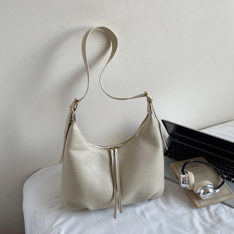 

Stylish large-capacity shoulder bag, trendy retro simple contrasting color bag, commuting foreign style underarm bag, high value casual woman