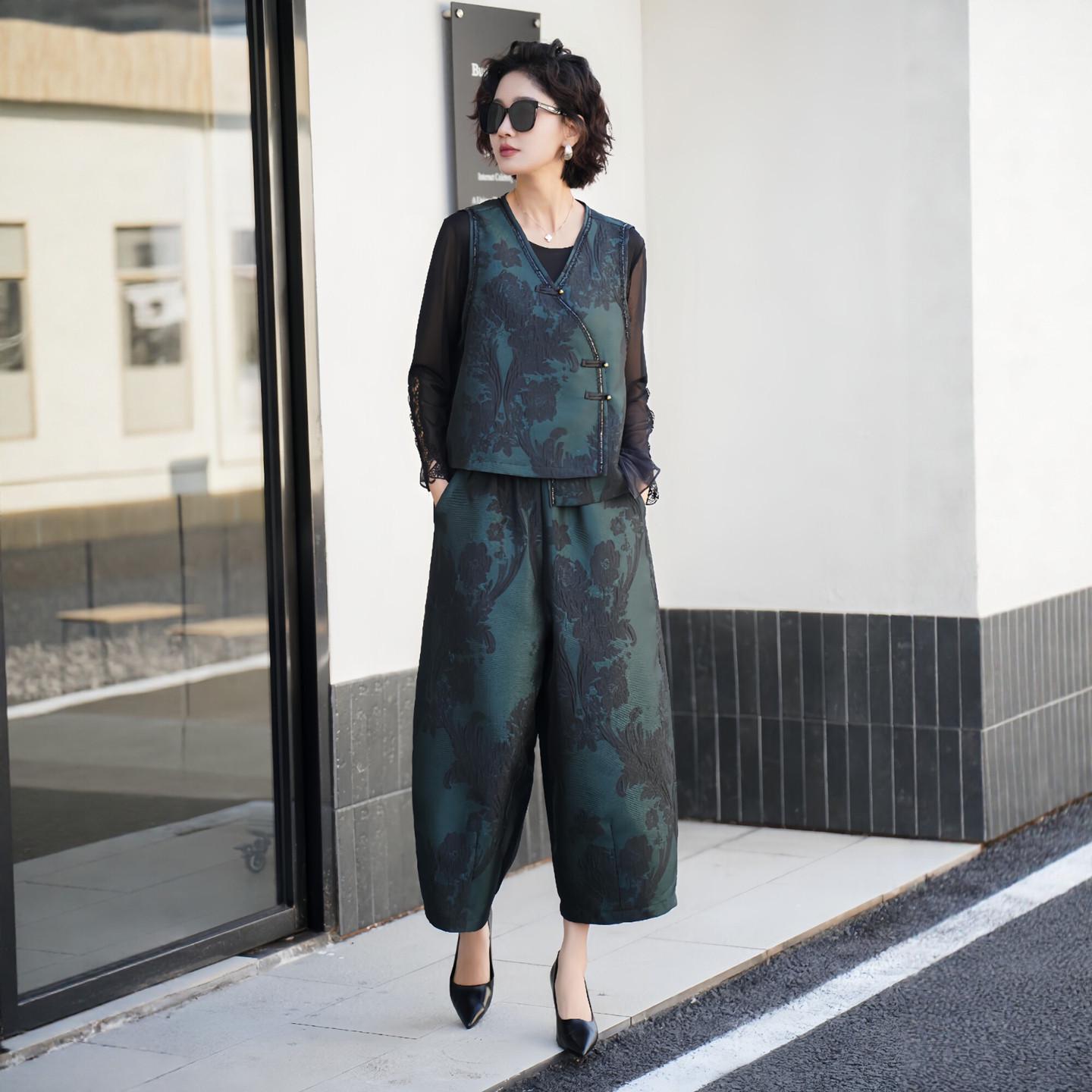 Plus Size New Chinese Style Frog Button Silk Jacquard Two-Piece Set - Women s Irregular High-End Top & Slimming Pants for Spring/Summer One size 110-160 Jin