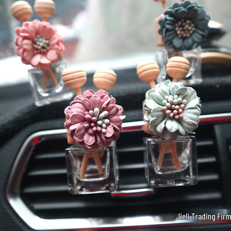 Daisy Car Vent Perfume Bottle Ornament - Aromatherapy for Women