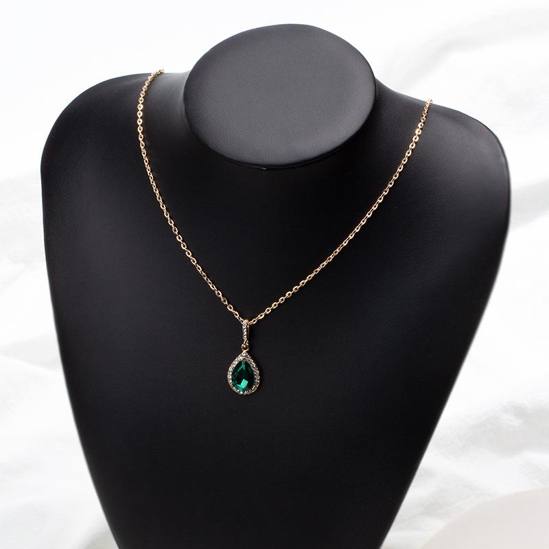 Green artificial crystal necklace, elegant ladies accessories for autumn and winter, water drop retro niche high-end sweater chain