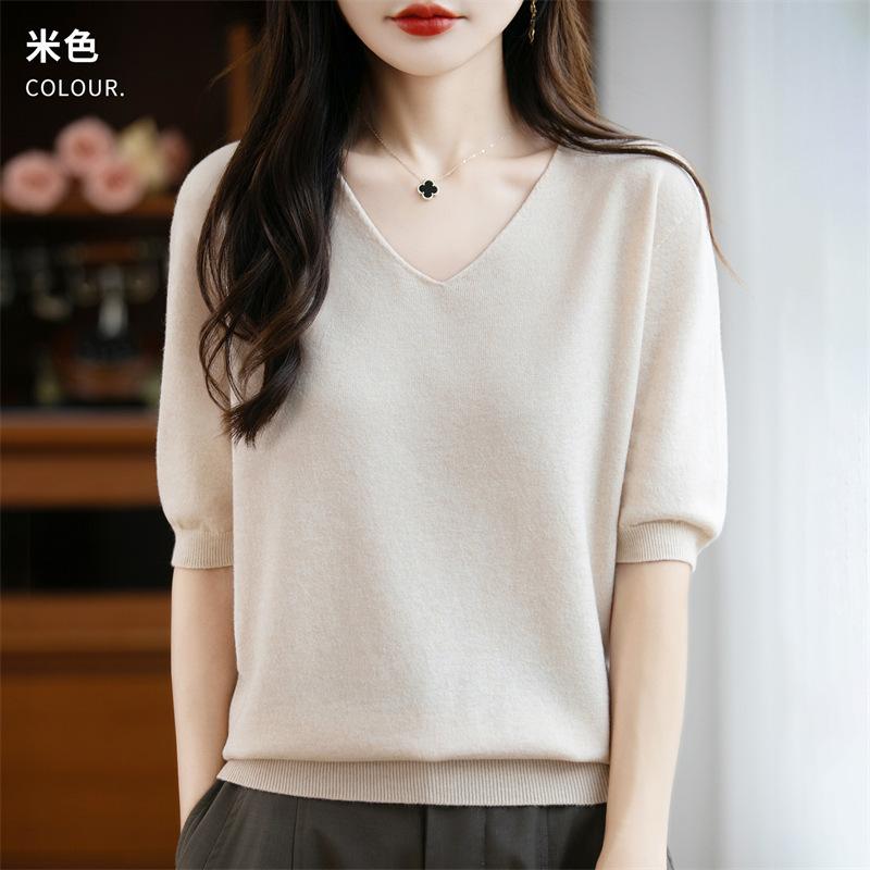 Knitted Short-sleeved T-shirt for Women A Thin V-neck Half-sleeve Top for Summer and Autumn