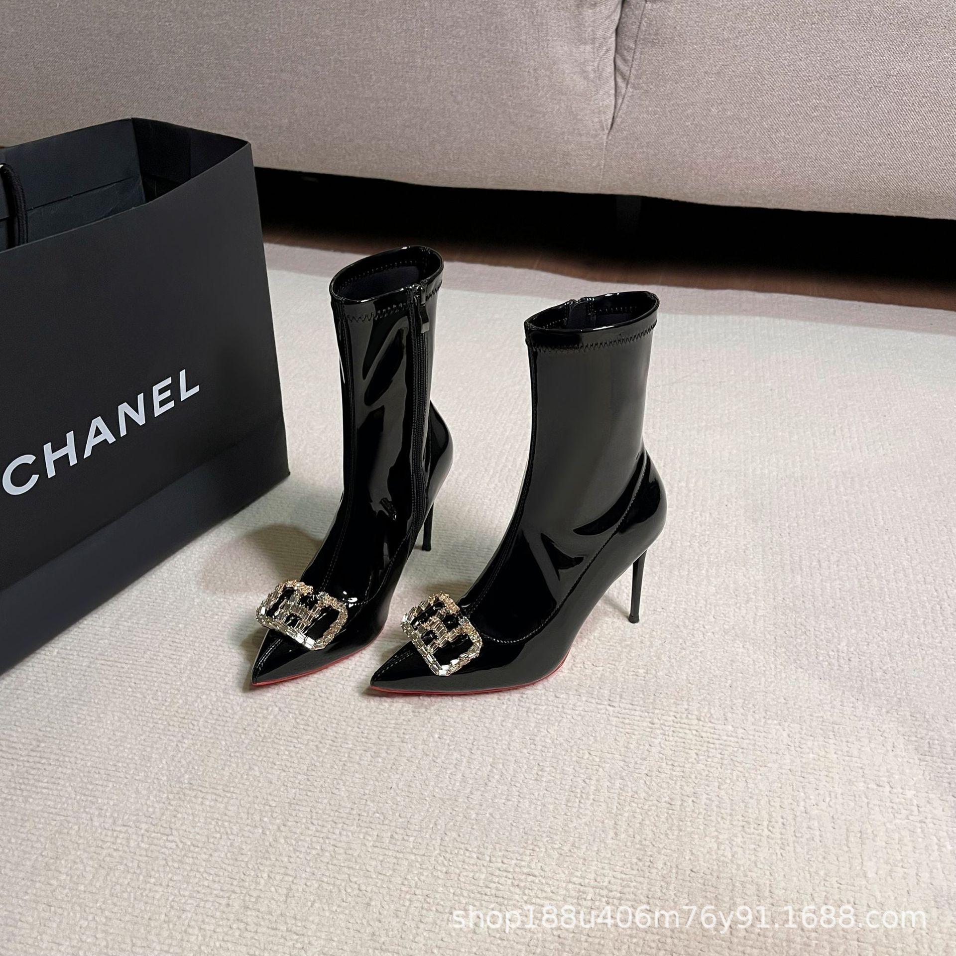 

[New product] 2025 autumn and winter rhinestone H-buckle high-heeled pointed short boots women s French patent leather thin boots side zipper shoes 34
