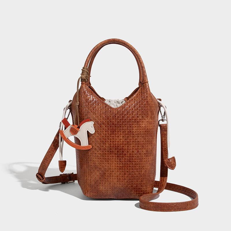 Foreign Trade Wholesale High-End Single Shoulder Bucket Bag 2025 New Versatile Underarm Bag Woven Large Capacity Commuter Women's Bag