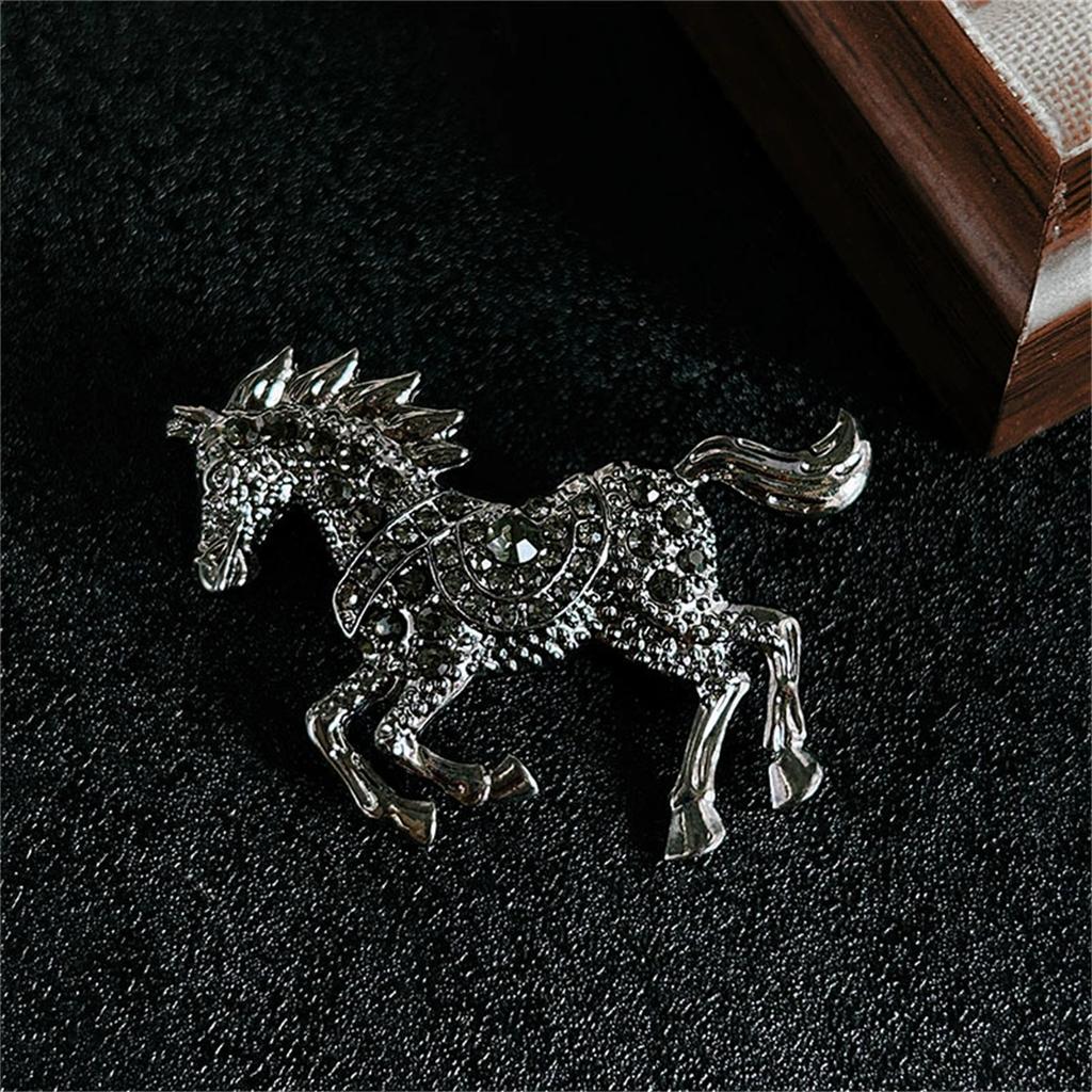 Horse Brooch Animal Lapel Pin Hip Hop Rock Style Fashion Jewelry New Vintage Clothing Decoration Accessories Gift for Women Men