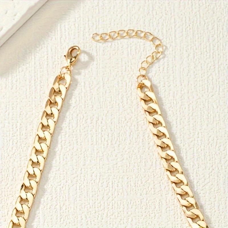 An atmospheric metal golden yellow chain, court style hollow butterfly pendant, women's necklace, fashionable and exquisite