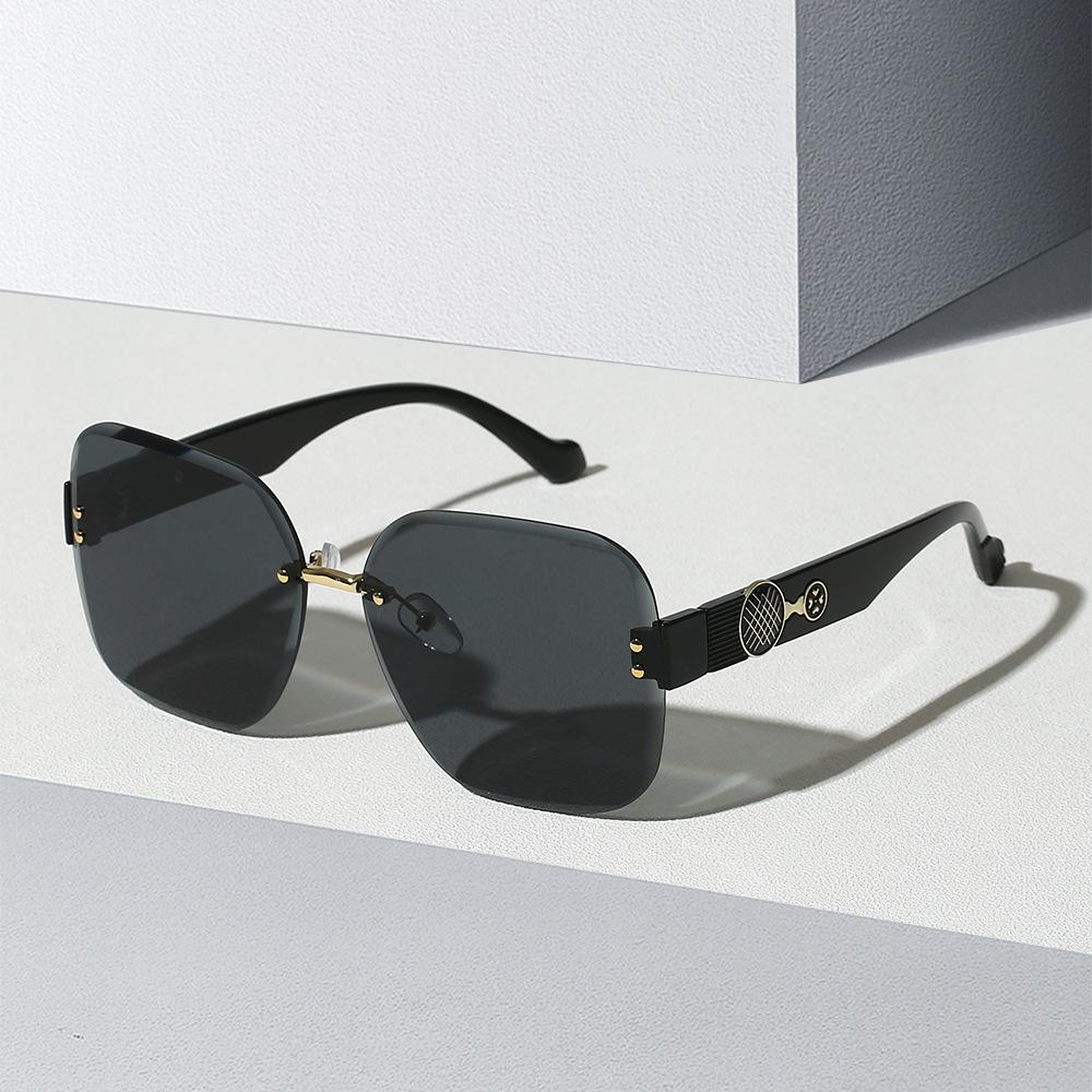 Trendy Women No Frame Sunglasses UV Protection Cut Edge Design Fashion Shades for Women Export DS-23034