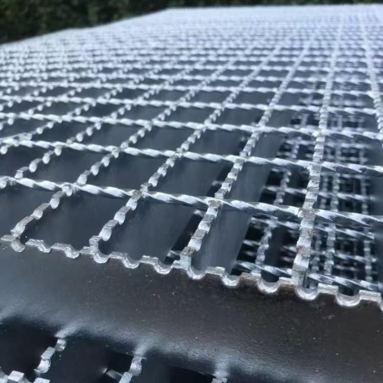 Non-slip Hot-Dip Galvanized Steel Grating: Durable Platform, Stair Tread, and Drainage Cover