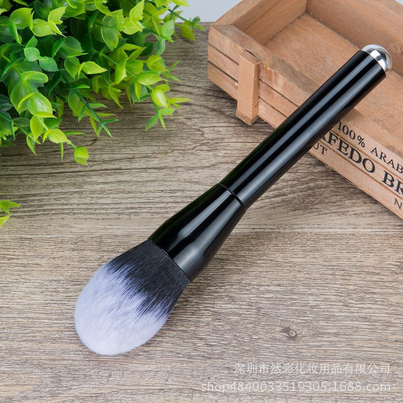 Single makeup brush, large loose powder brush, honey brush, blush brush, highlight brush, extra paint large soft bristle.