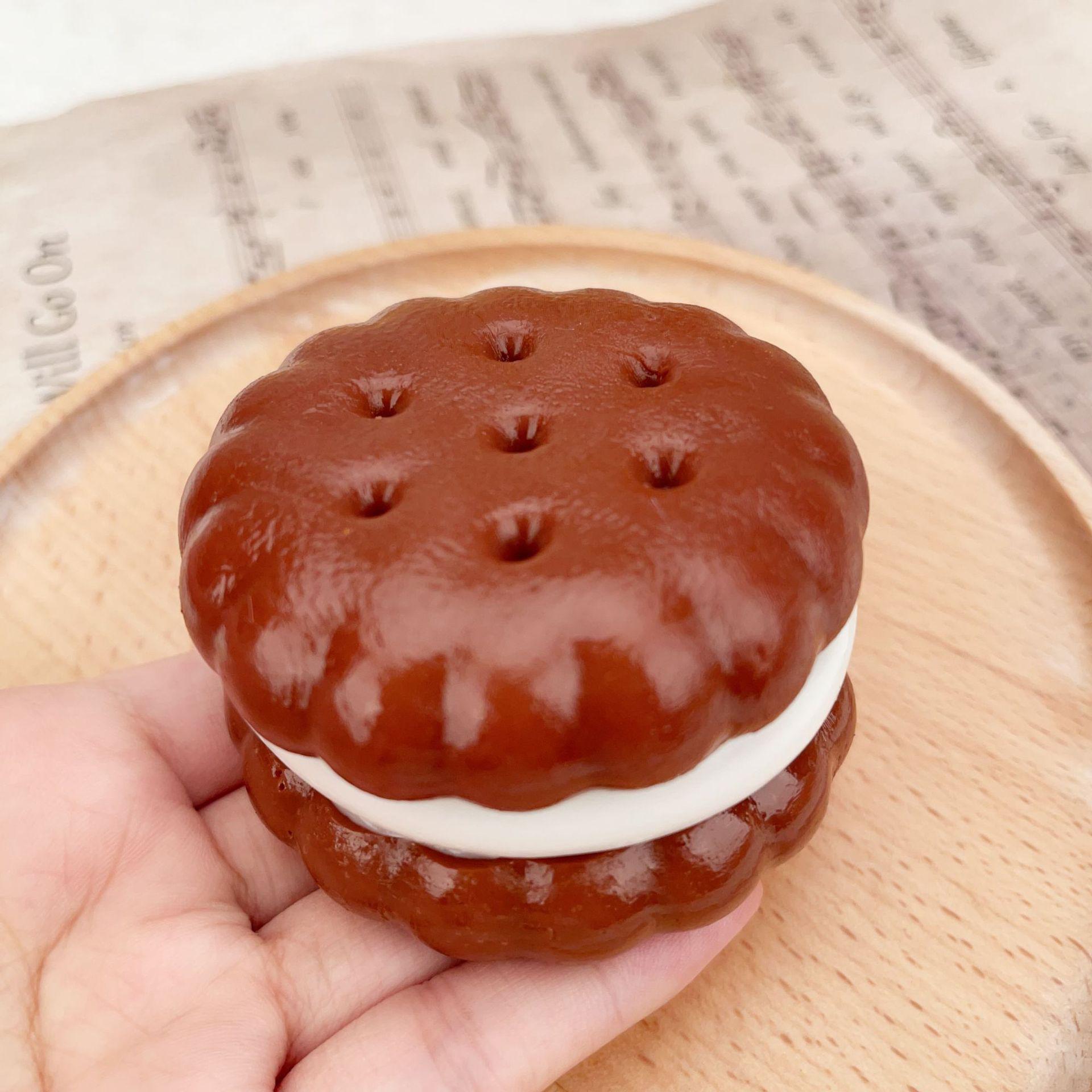 Silicone Muddy Hand-Feel Chocolate Sandwich Biscuit Squeeze Toy - Slow Rebound Decompression Toy