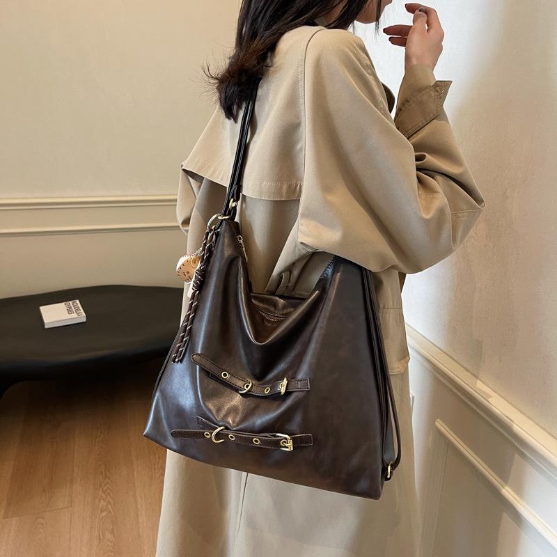 Casual commuting retro large-capacity bag women's 2025 new autumn and winter backpack tote bag