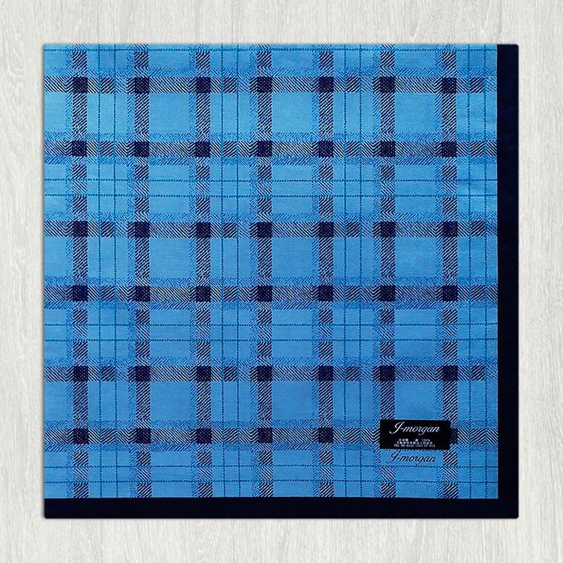 

Клетчатый деловой костюм с карманным платком, сделанный в Японии Blue background