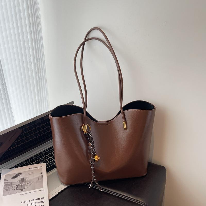 2025 New Versatile Women's Bags Niche High Sense Trend Commuter Women's Bags Fashion Retro Oilskin Tote Shoulder Bag