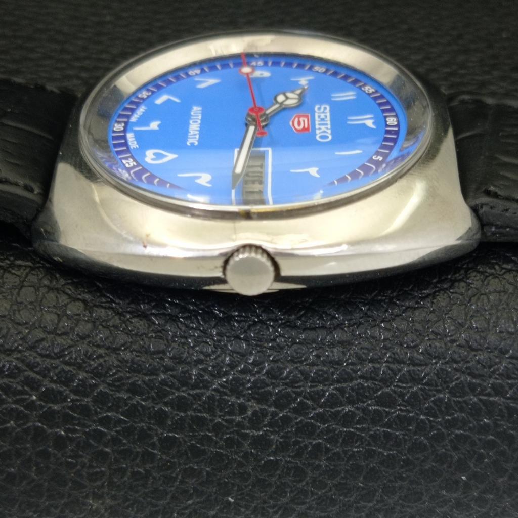 AUTOMATIC VINTAGE SEIKO 5 JAPAN 7006A MENS ARABIC BLUE DIAL WATCH A702456-5 R124-a702456