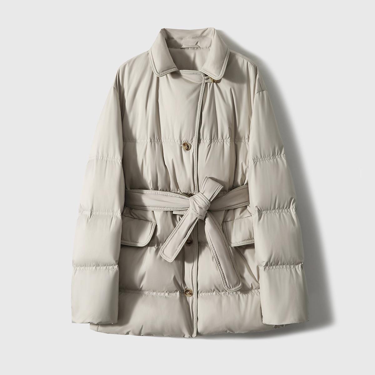 

Женская куртка на гусином пуху с короткими лацканами белого цвета - 95% пуха, фасон буф , новая зимняя коллекция Small