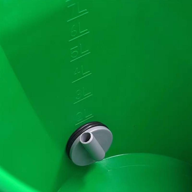 8L Large Capacity Cattle Feeding Bucket Heavy Type Plastic Cattle Milk Bucket for Easy Carrying And Cleaning