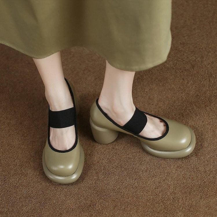 

Небольшие кожаные туфли на толстой подошве, женские кожаные туфли Мэри Джейн на толстом каблуке, новинка осени 2025 года, корейская версия, простые одинарные туфли на высоком каблуке 39