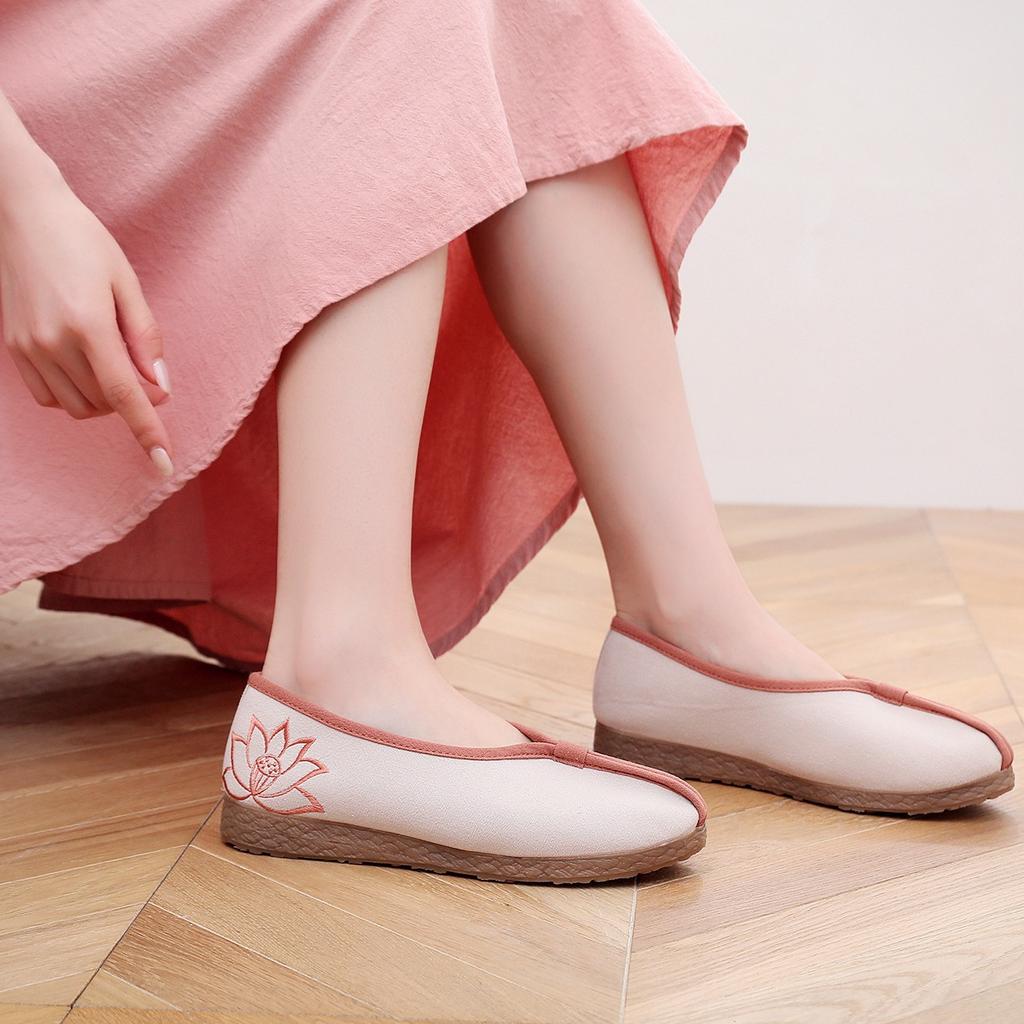 Chaussures à enfiler pour femmes, baskets de voyage légères et confortables, mocassins décontractés pour la marche et la conduite, chaussures de travail brodées pour femmes, chaussures habillées à bout rond