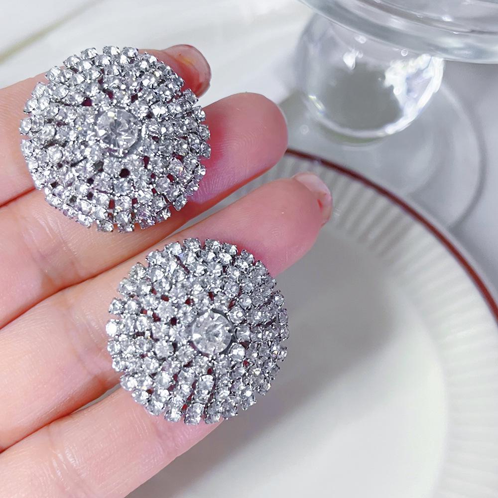 2024 Full Diamond Exaggerated Personality Earrings: Trendy, High-End, Simple Cold Style for Women