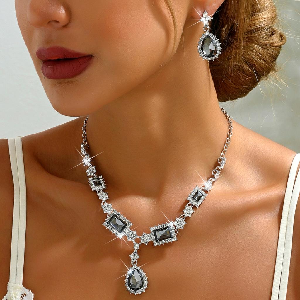 3 Pieces of Women's Zircon Water Drop Earrings with Necklace Zircon Set for Weddings, Banquets, Parties, and Holiday Gifts