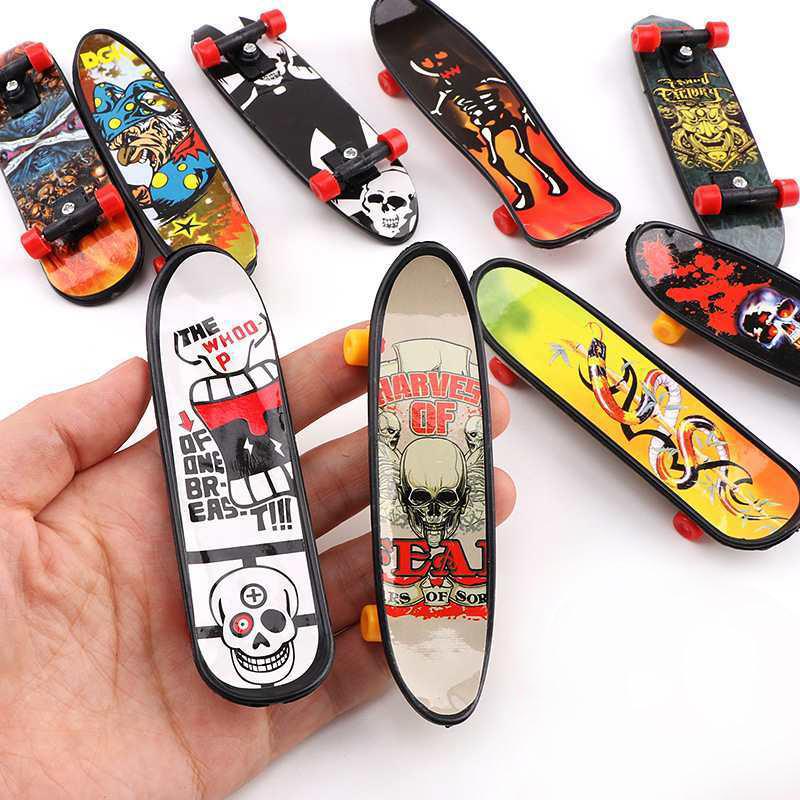 Toys 6PCS Finger Skatebords Fingerboard Small For Birthday Party Favors Cool Gadgets Classroom Exchange Gifts Boys Girls
