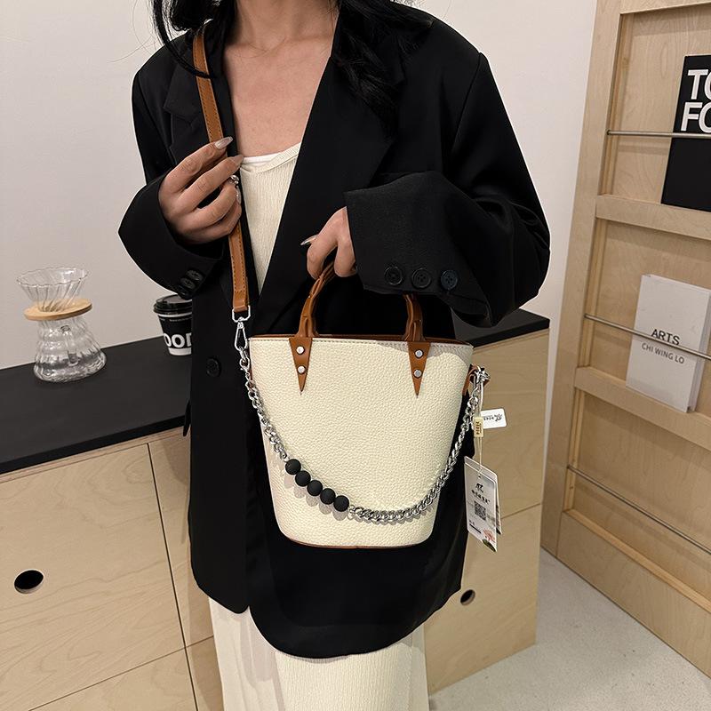 Korean Version of Portable Fashion Contrasting Color Bucket Bag Women's 2025 New Spring Trendy Casual Shoulder Bag High-end Women's Bag