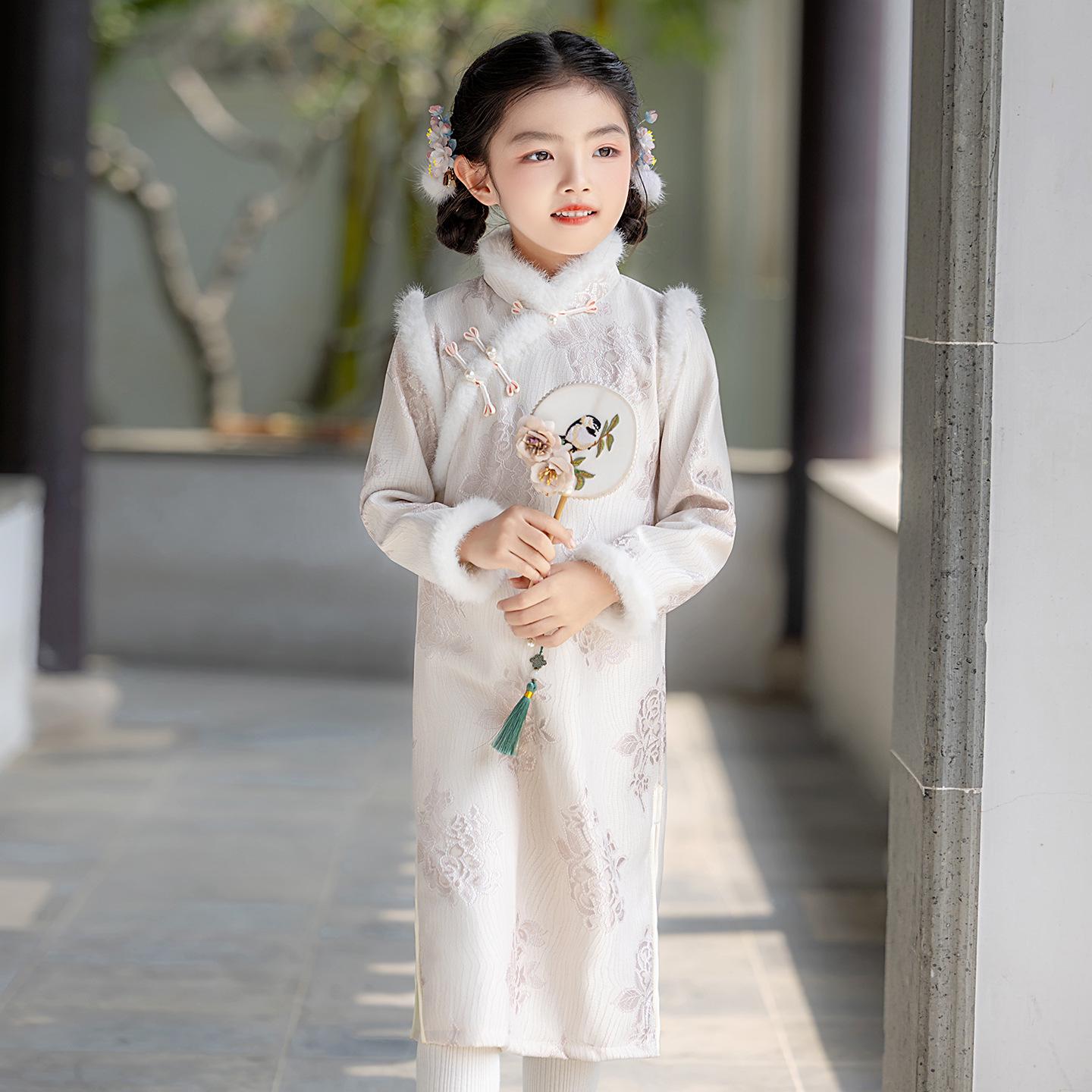 

Girls Winter Long Sleeve Velvet Cheongsam: Chinese-Style Tang Suit Hanfu Dress for Older Children 110cm