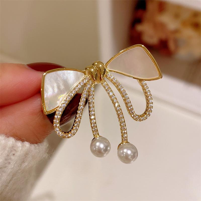 Bow Anti-glare Brooch for Women High-end French Retro Corsage Elegant and Refined Anti-glare Clasp Pin