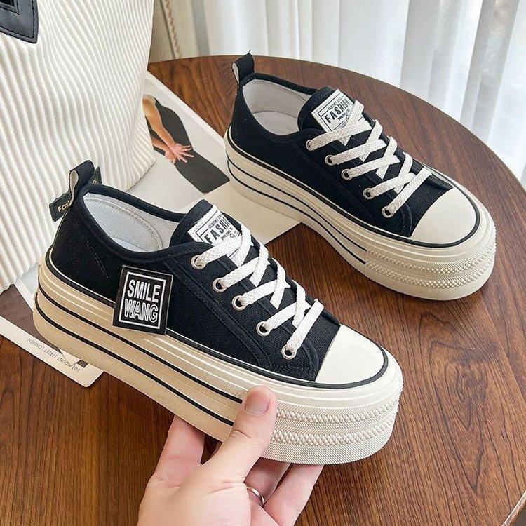 Platformowe buty płócienne wiosna i lato nowe z niewielkim podwyższeniem sznurowane niskie buty typu board shoes