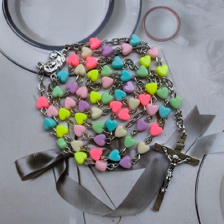 Handgefertigte Bunte Herzperlenkette Mit Kreuzen, Bequeme Legierung Acryl