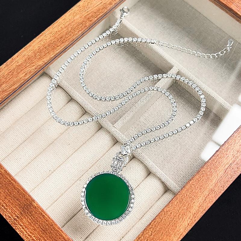 Autumn And Winter Jewelry Safe Brand Pendant Chalcedony Necklace Birthday Gift Main Stone 25 * 25