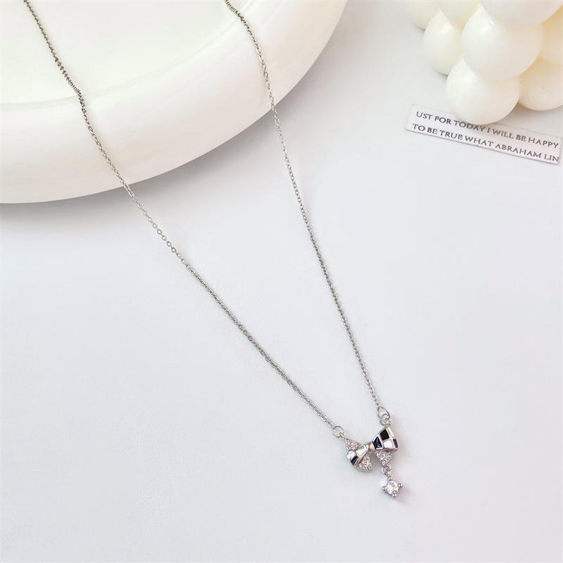 Light luxury necklace Versatile tide collarbone chain Female butterfly Simple niche high-end temperament Sweater chain jewelry