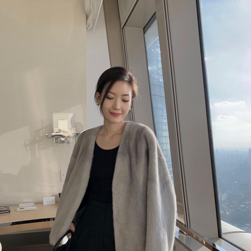 

Новая зимняя свободная и тонкая шуба из флиса скандинавской норки, женская короткая шуба из искусственного норки для молодых женщин с v-образным вырезом S