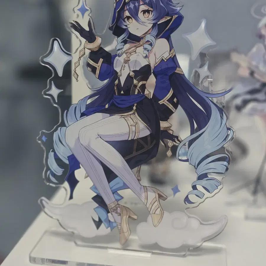 

Wonshin Leila Acrylic Stand