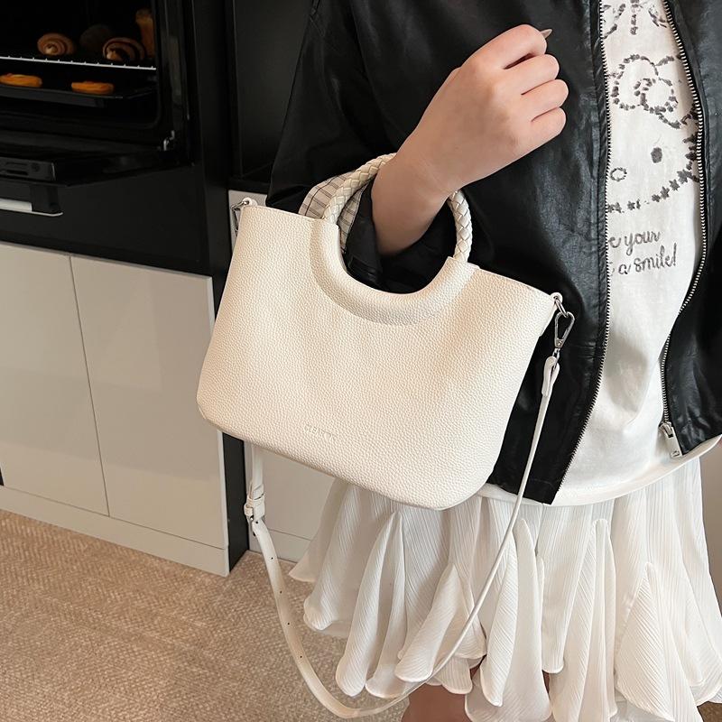 

Large-capacity bag women s 2025 new summer niche design messenger bag casual portable work commuter tote bag