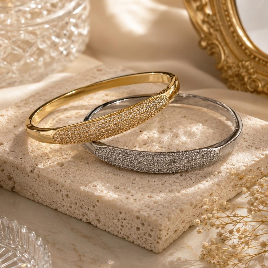 Minimalist Gypsophila Buckle Bracelet with Plain Circle, High-end Minimalist Temperament, Gift-giving and Versatile Hand Accessory
