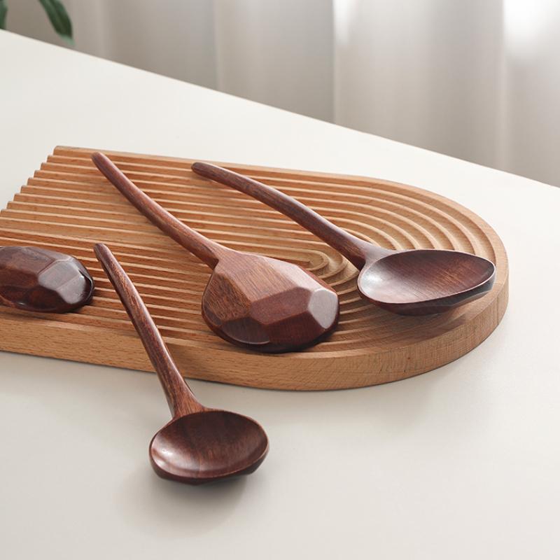 Sopslev i massivt trä Hushållslångt skaft Stor Ramensked Kreativ Sked i Sköldpaddsform