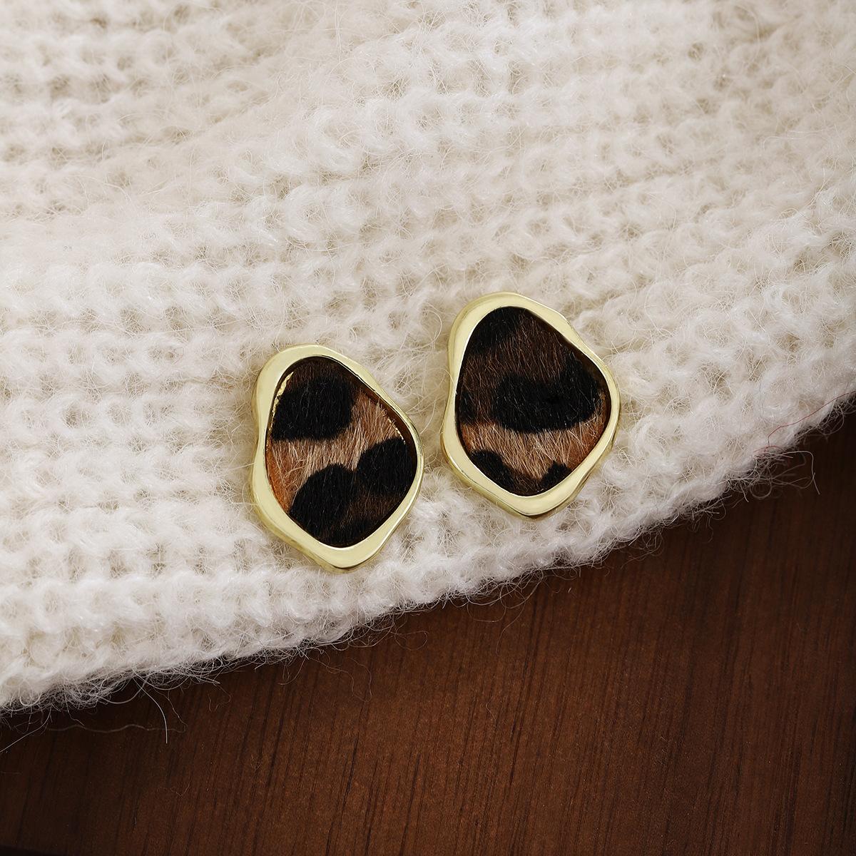 Autumn And Winter Leopard Print Love Irregular Leopard Print Stud Earrings, Hong Kong Style Maillard Niche High-End Fashion Temperament Earrings