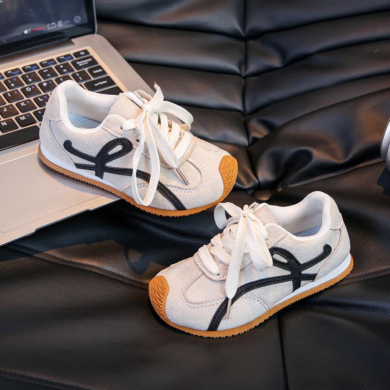 Children's shoes 2025 spring and summer new students mesh hollow breathable boys sports shoes soft sole non-slip girls board shoes