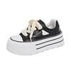 Ein Paar Schnürsenkel-Erhöhungsschuhe 2025 Frühling neu Retro-Stil Schnürsenkel neue Perlen-Plateauschuhe Halbslipper Designgefühl Mode