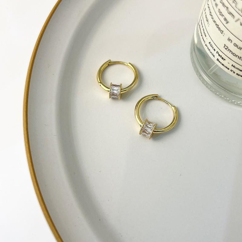 Women's Luxury Textured Metal Hoop Earrings - Versatile Niche Design