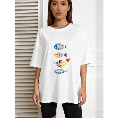 Weißes T-Shirt mit buntem Fischmuster für Freizeitkleidung