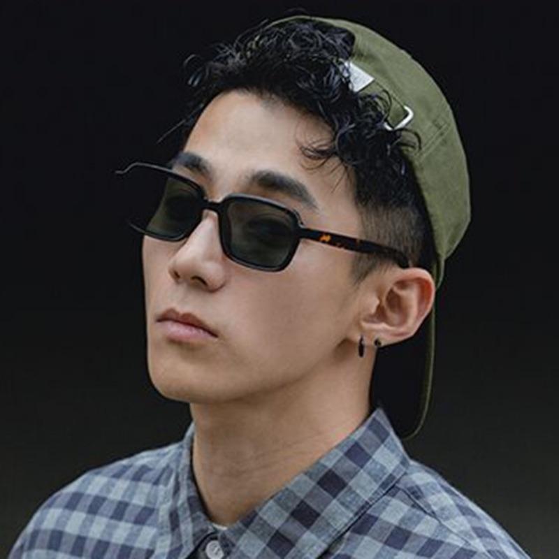 Square Sunglasses Woman Frame Glasses for Women Fahsion Trendy Unisex Street Shot Rivet Eyewear Travel